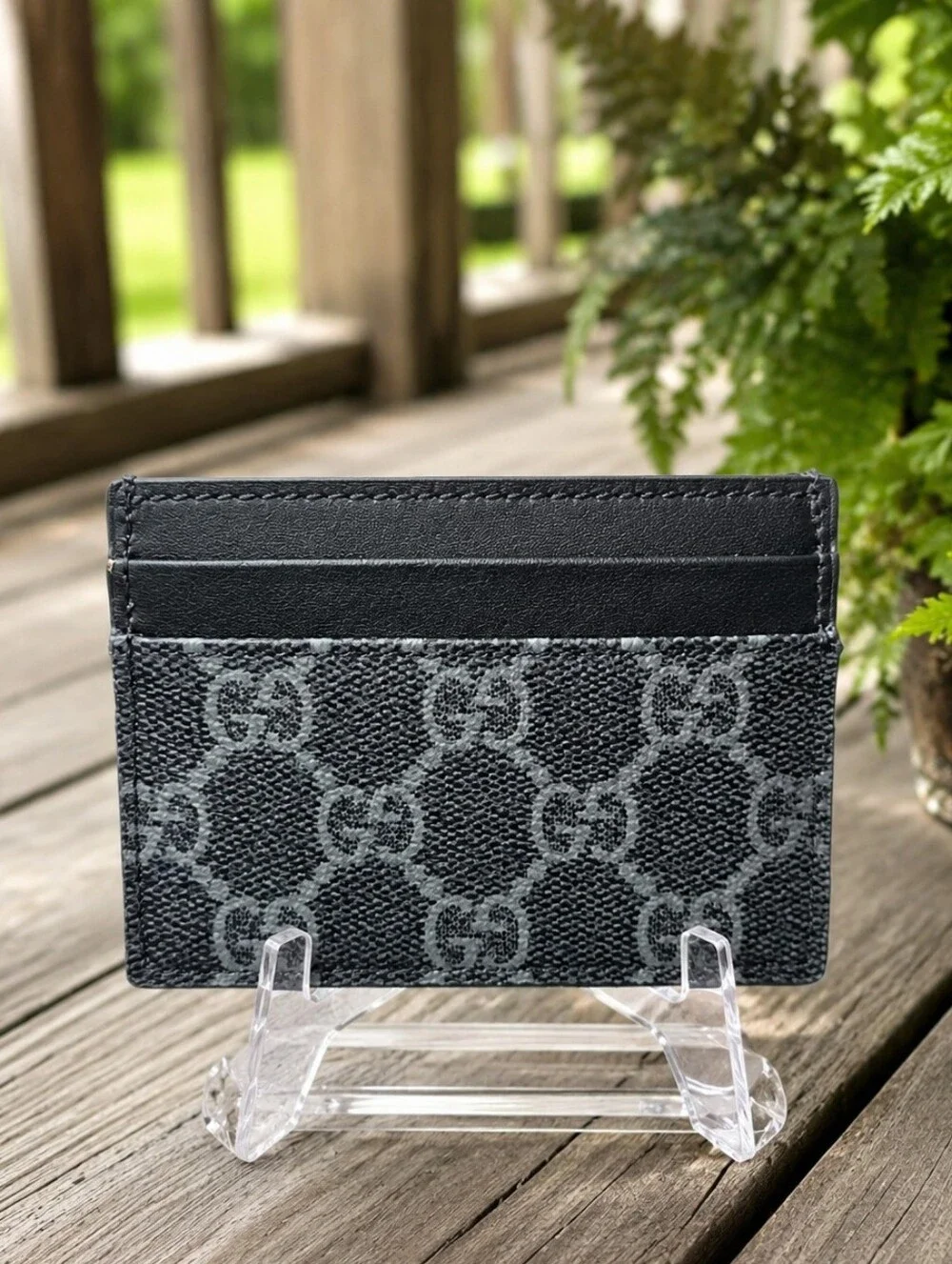 Gucci Gray and Black GG Supreme Card Holder